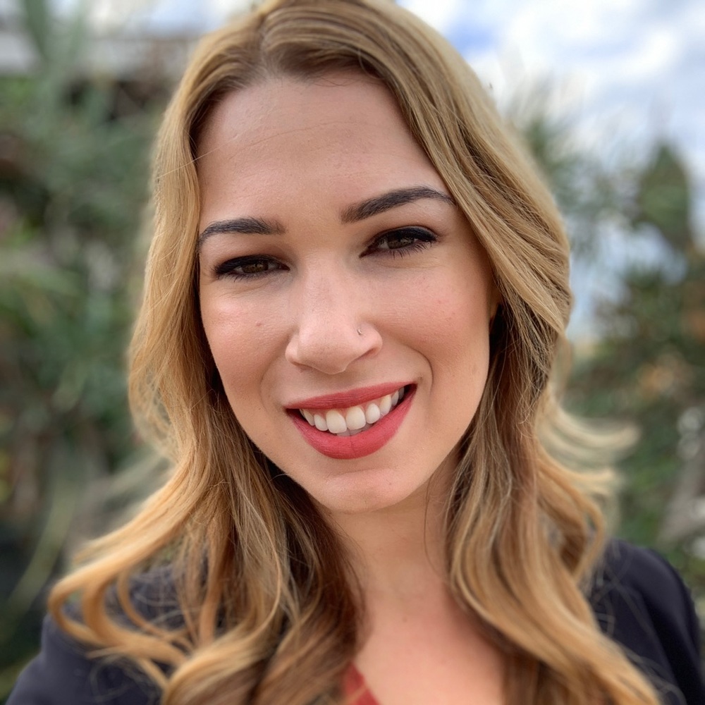 Meet your Posher, Hollis